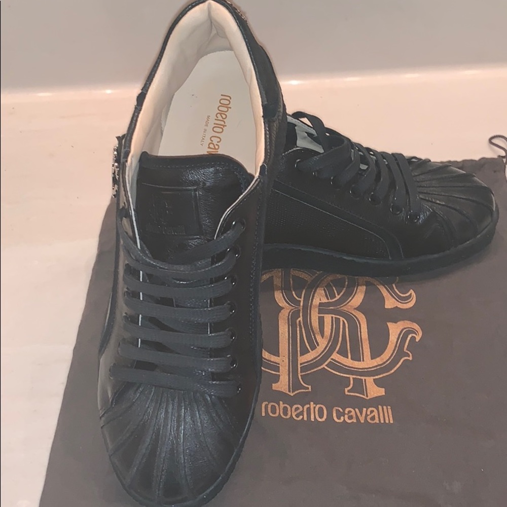 Leather sneakers worn them twice